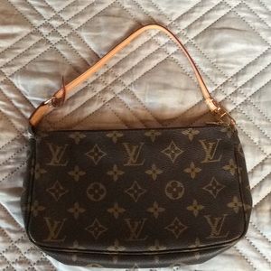 Louis Vuitton pouchette